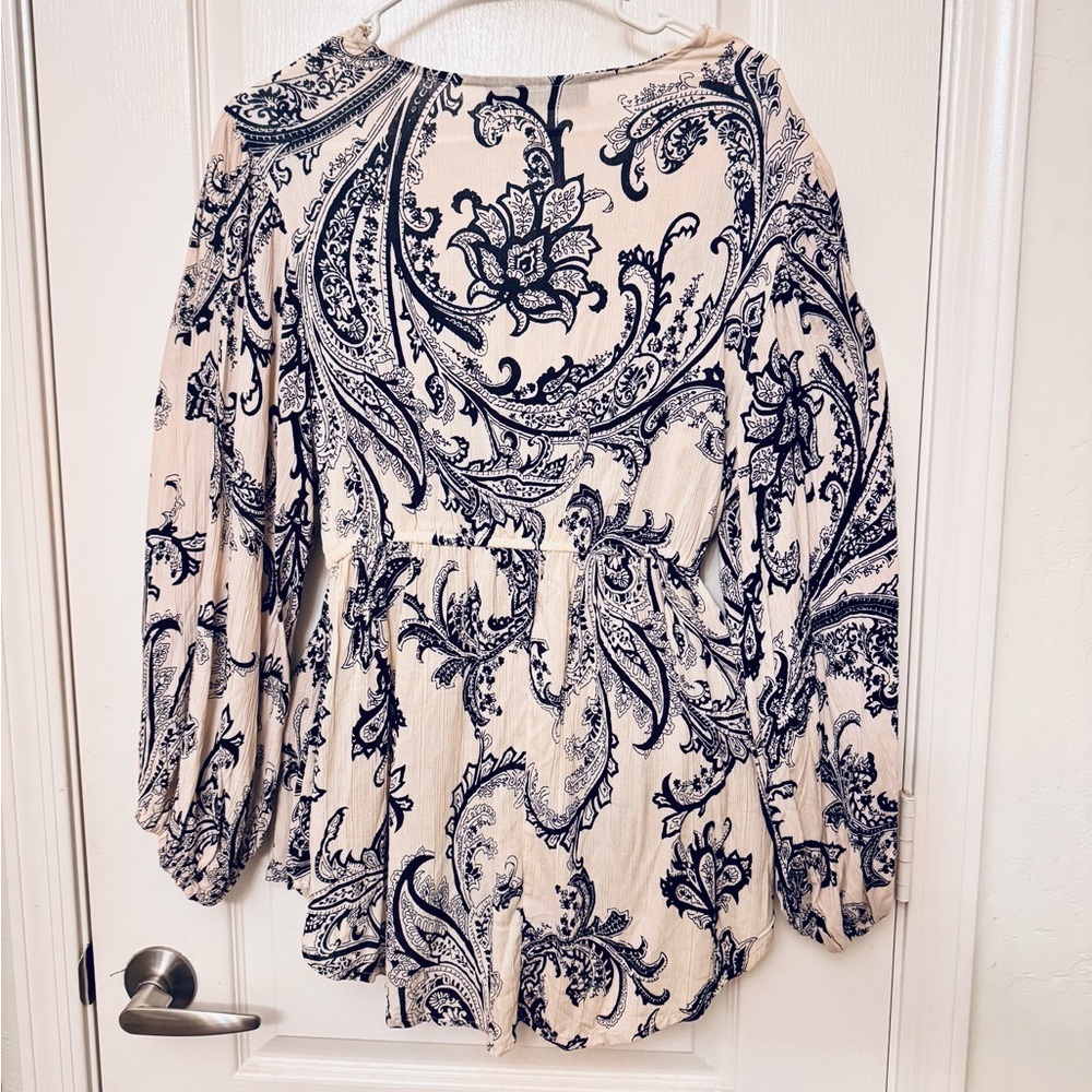 Francesca's Collections Blue Beige v-neck Evie Paisley Lace Blouse NWT - size M - Picture 6 of 10